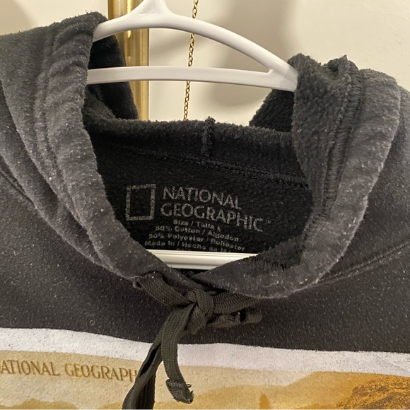 National Geographic Sweater - Picture 2 of 3